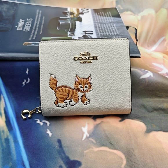 Coach Cream Wallet with Cat Design - Picture 1 of 9